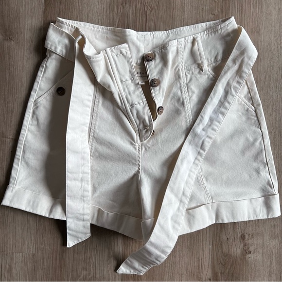 🇫🇷 Sézane Markus Shorts with Belt